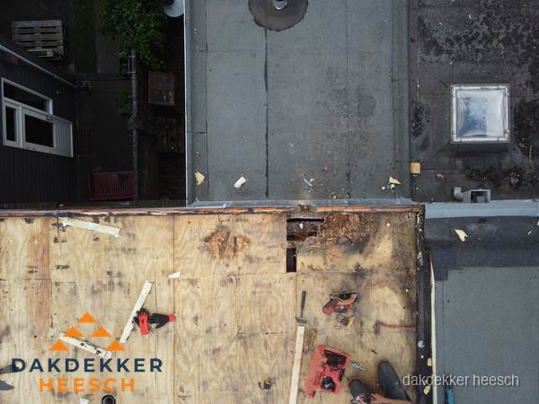 Dakschade en renovatie plat dak vanuit de lucht in Heesch Dakschade en renovatie plat dak vanuit de lucht in Heesch
