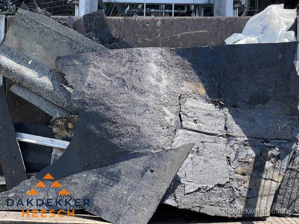 Kosten dakrenovatie: afvoer oud dakmateriaal in Heesch