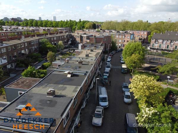 Luchtfoto dakinspectie woonwijk in Heesch Luchtfoto dakinspectie woonwijk in Heesch