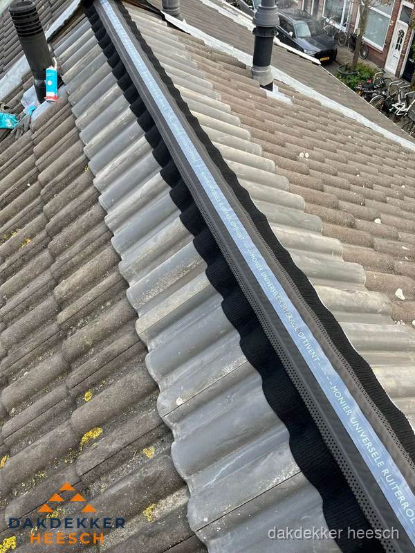 Nokvorst met Monier ventilatie op schuin pannendak in Heesch
