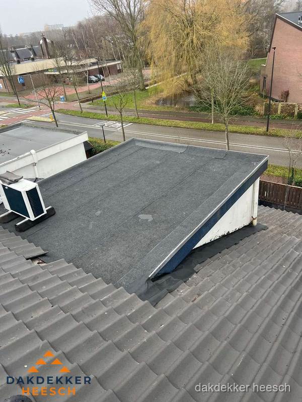 Plat dak met bitumen isolatie en dakbedekking in Heesch Plat dak met bitumen isolatie en dakbedekking in Heesch
