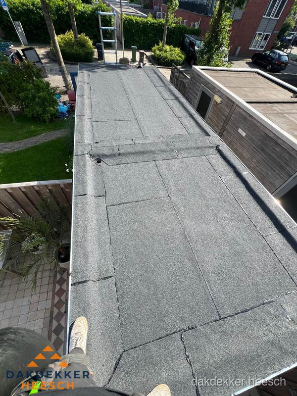 Bitumen plat dak rijtjeswoning vanuit dakdekker perspectief in Heesch Bitumen plat dak rijtjeswoning vanuit dakdekker perspectief in Heesch