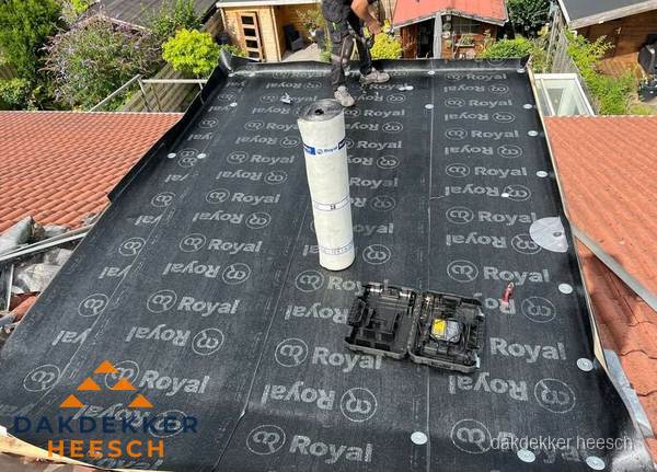 Dakrenovatie met Royal onderdak op plat dak in Heesch Dakrenovatie met Royal onderdak op plat dak in Heesch