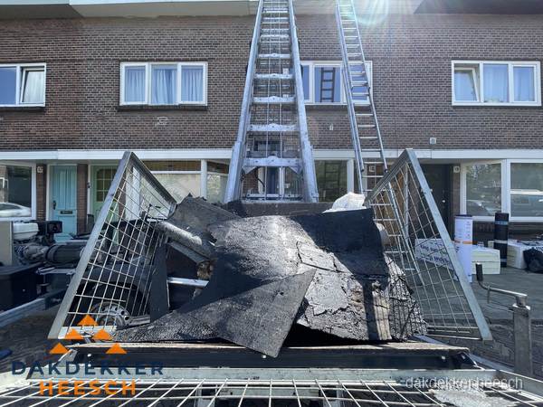 Kosten dakreparatie: dakschade aan flatgebouw in Heesch Kosten dakreparatie: dakschade aan flatgebouw in Heesch