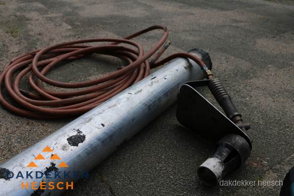 Dakdekker gasbrander en gereedschap voor spoedklus in Heesch